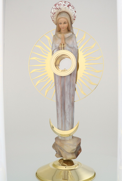 Monstrancja z posągiem Matki Boskiej o wysokości 83 cm