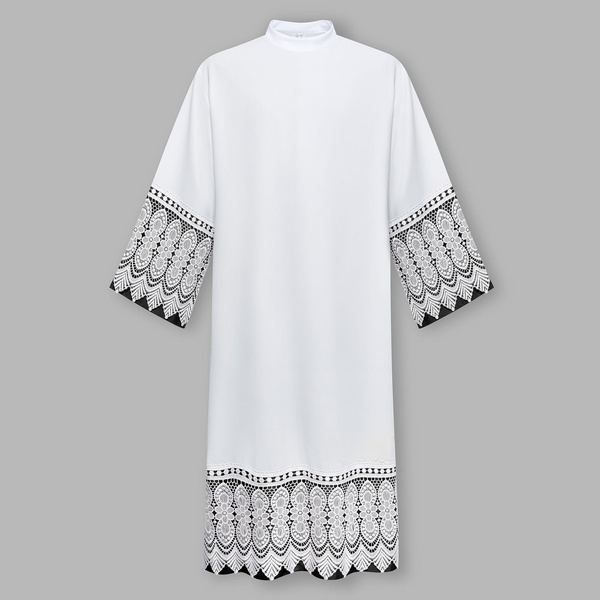 Alba z gipiurą o szerokości 30 cm wykończona stójką z suwakiem na ramieniu