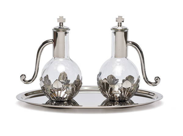 Ampułki na tacy metalowej