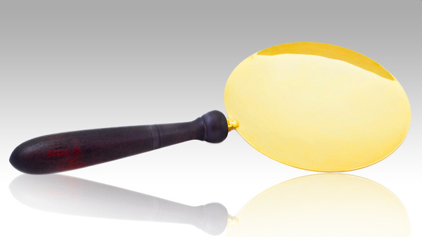 Patena z drewnianą rączką o długości 30 cm