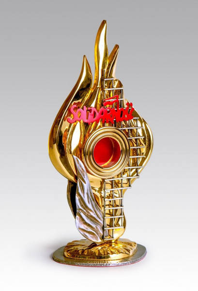 Relikwiarz dedykowany ks. Jerzemu Popiełuszce o wysokości 24 cm