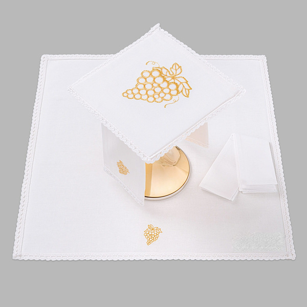 Bielizna kielichowa ołtarzowa wykończona koronką winogrono złote