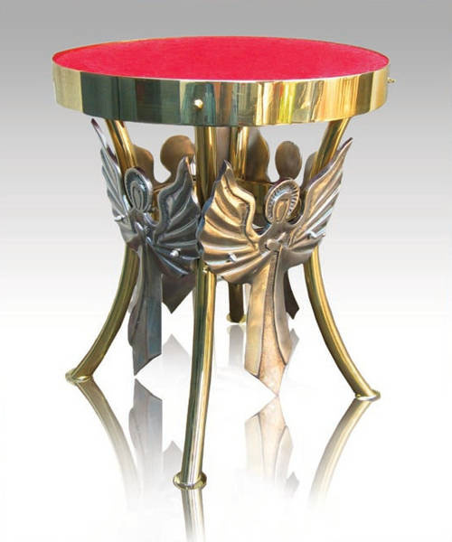 Tron do monstrancji z motywem aniołów o wysokości 30 cm