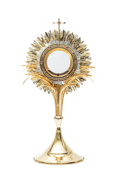 Duża monstrancja, pozłacana , zdobiona kamieniami z odlewami kłosów zboża o wysokości 80 cm